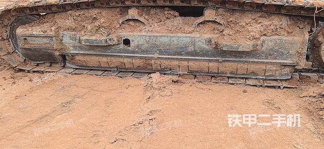 单侧履带整体(整机外观) 单侧履带整体(整机外观)