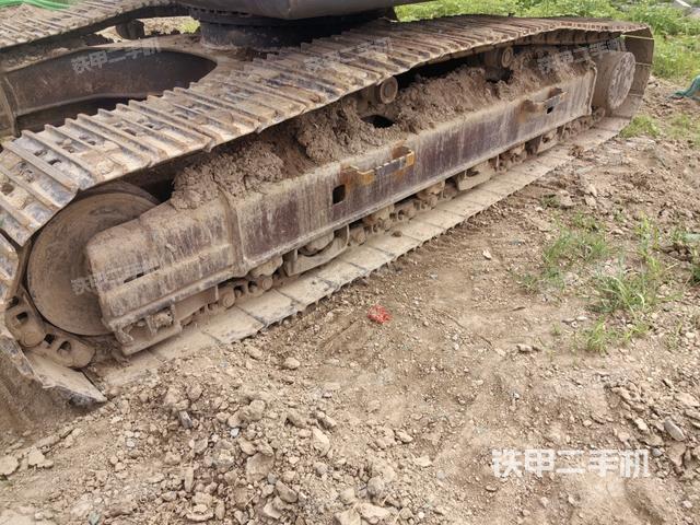 单侧履带整体(整机外观) 单侧履带整体(整机外观)