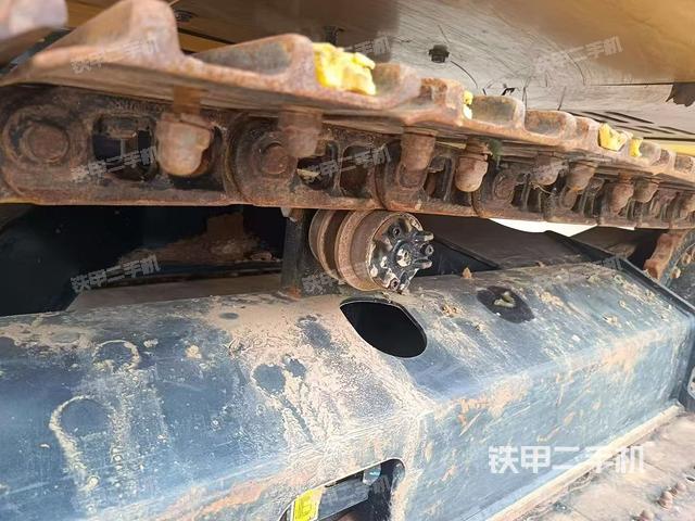 单侧履带整体(整机外观) 单侧履带整体(整机外观)