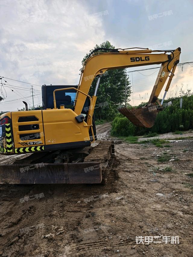 铲斗右后整体（工作和回转装置）