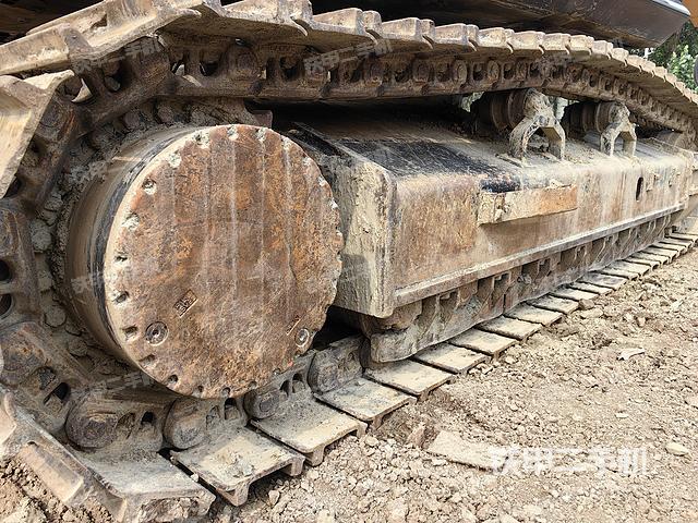 单侧履带整体(整机外观) 单侧履带整体(整机外观)