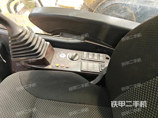 座椅左側(cè)控制臺/音響/含左手柄（駕駛室部分）