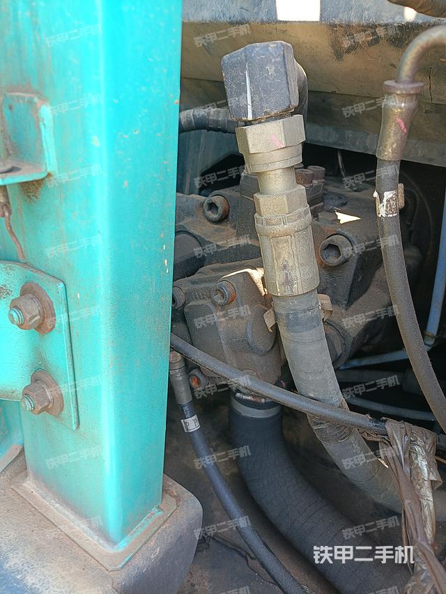 液壓泵艙室正面整體(整機(jī)外觀) 液壓泵艙室正面整體(整機(jī)外觀)