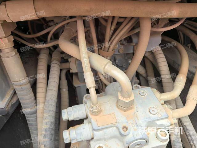 回转马达和主控阀（整机外观）