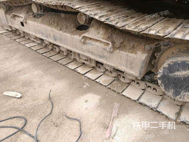 单侧履带整体(整机外观) 单侧履带整体(整机外观)