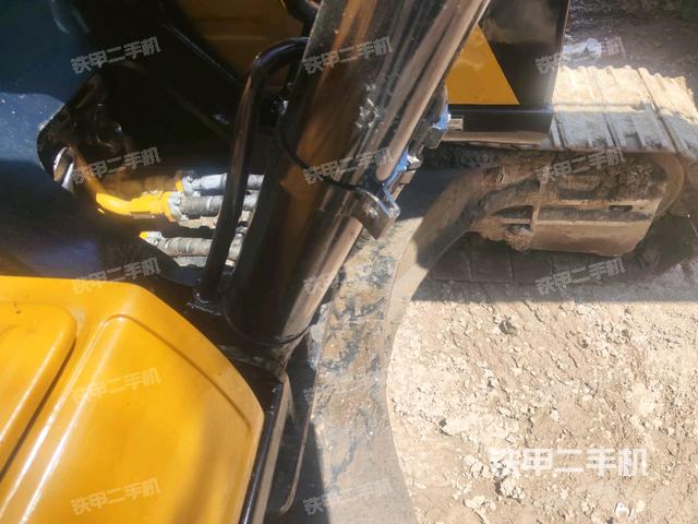 转盘和下车架正前(工作和回转装置) 转盘和下车架正前(工作和回转装置)