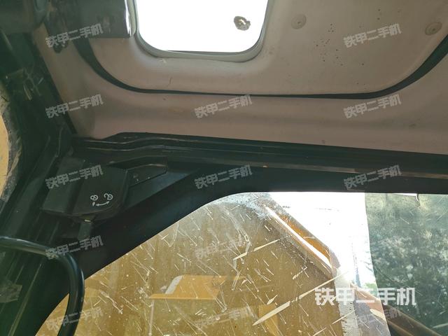 左后方玻璃角標(biāo)（駕駛室部分）