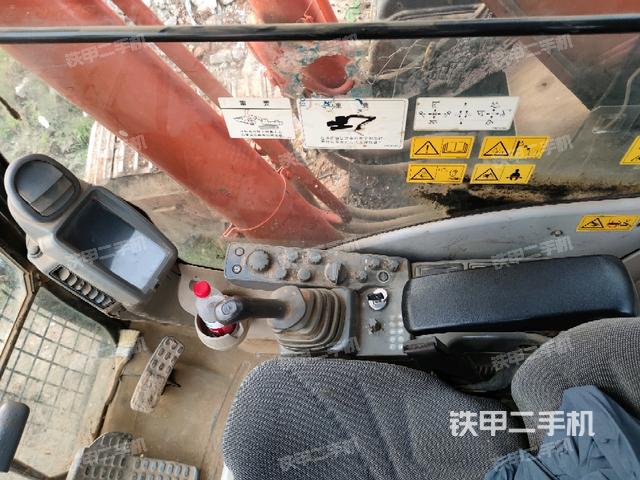 座椅右側(cè)控制臺(tái)/鑰匙門/油門/含右手柄(駕駛室部分) 座椅右側(cè)控制臺(tái)/鑰匙門/油門/含右手柄(駕駛室部分)