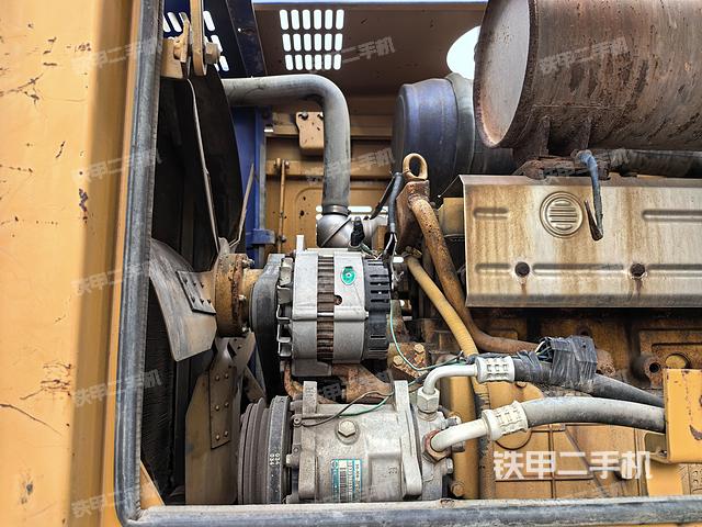 发动机右侧（整机外观及大件）