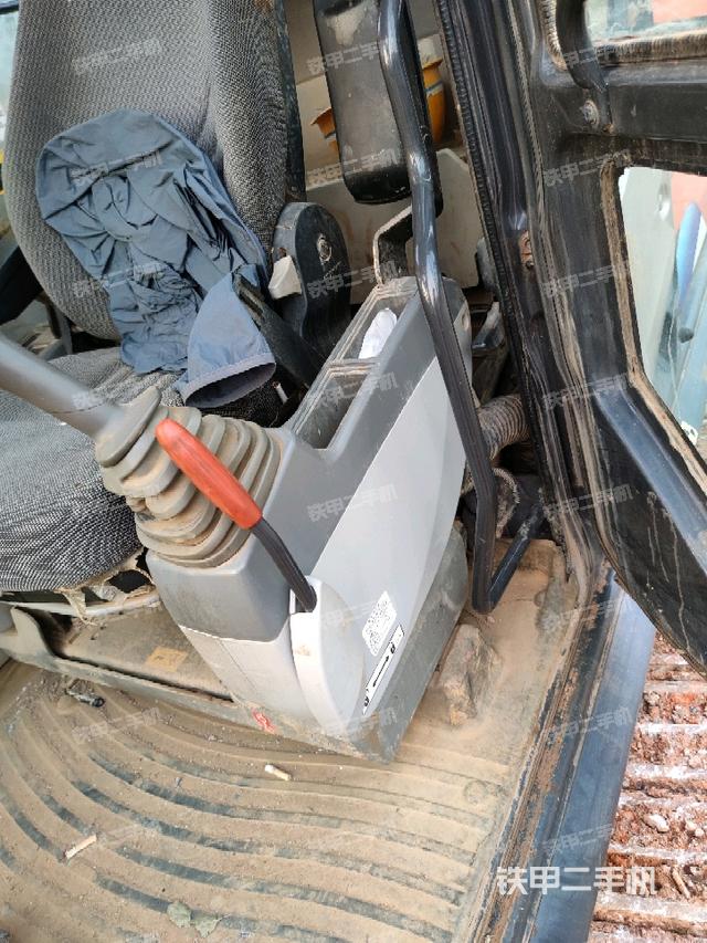 座椅左側(cè)控制臺(tái)/音響/含左手柄(駕駛室部分) 座椅左側(cè)控制臺(tái)/音響/含左手柄(駕駛室部分)