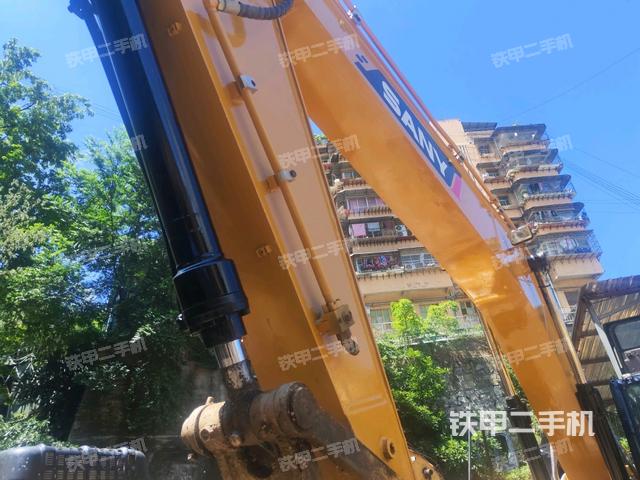 小臂整体左后(工作和回转装置) 小臂整体左后(工作和回转装置)
