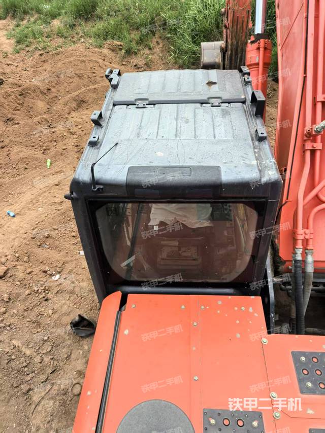 驾驶室顶部（整机外观）