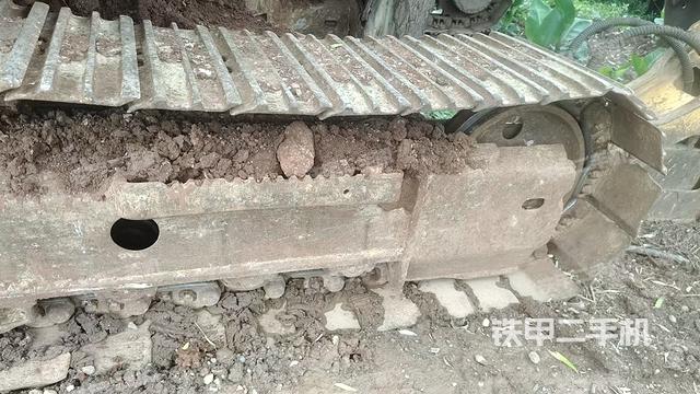 单侧履带整体(整机外观) 单侧履带整体(整机外观)