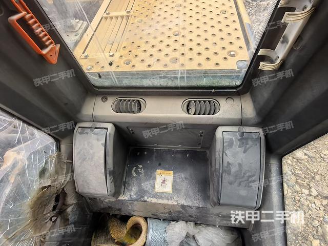 后窗玻璃角标(驾驶室部分) 后窗玻璃角标(驾驶室部分)