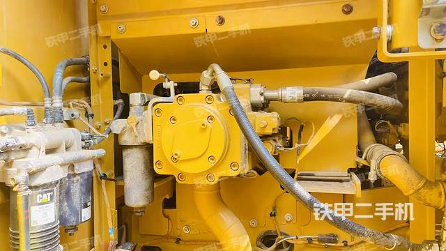 液压泵舱室正面整体(整机外观) 液压泵舱室正面整体(整机外观)