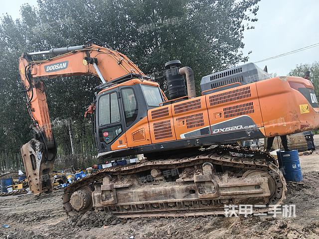 驾驶室整体(整机外观) 驾驶室整体(整机外观)