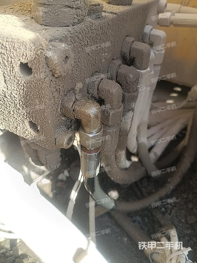 液压泵舱室正面整体(整机外观) 液压泵舱室正面整体(整机外观)