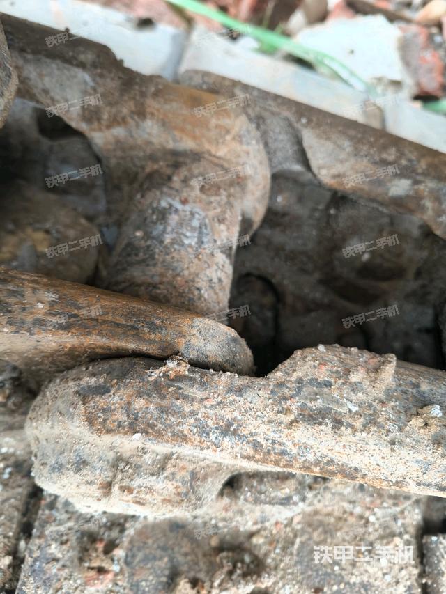 左驱动轮(行走机构) 左驱动轮(行走机构)