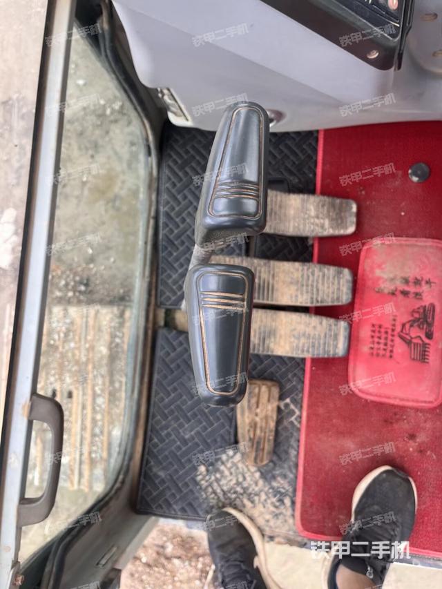 后窗玻璃角标（驾驶室部分）