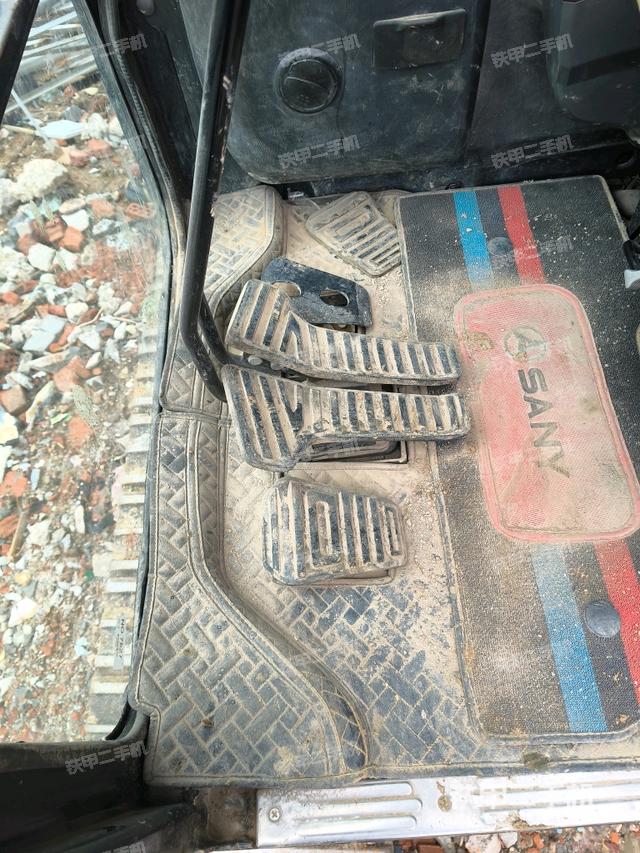 右侧玻璃角标(驾驶室部分) 右侧玻璃角标(驾驶室部分)