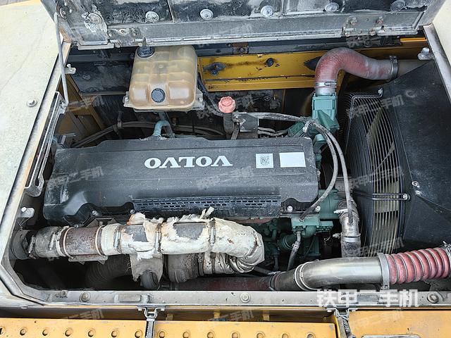 發(fā)動機(jī)整體俯視(整機(jī)外觀) 發(fā)動機(jī)整體俯視(整機(jī)外觀)