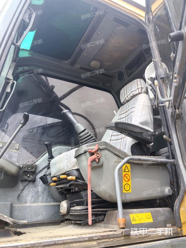 驾驶室整体(整机外观) 驾驶室整体(整机外观)