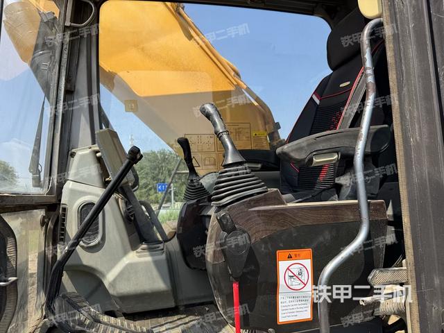 駕駛室整體（整機外觀）