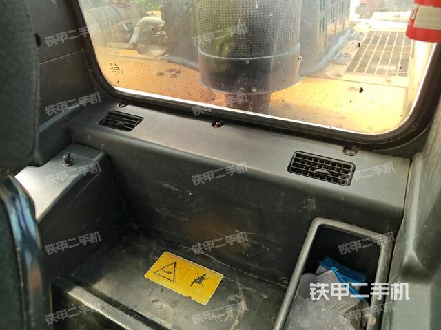 座椅右側(cè)控制臺/鑰匙門/油門/含右手柄（駕駛室部分）