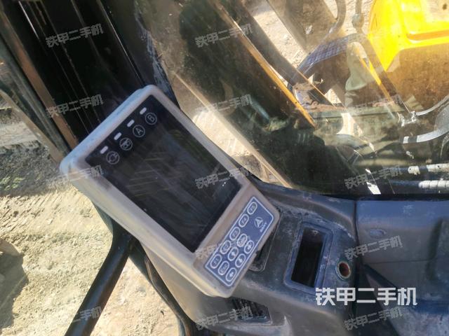 显示屏 (驾驶室部分) 显示屏 (驾驶室部分)