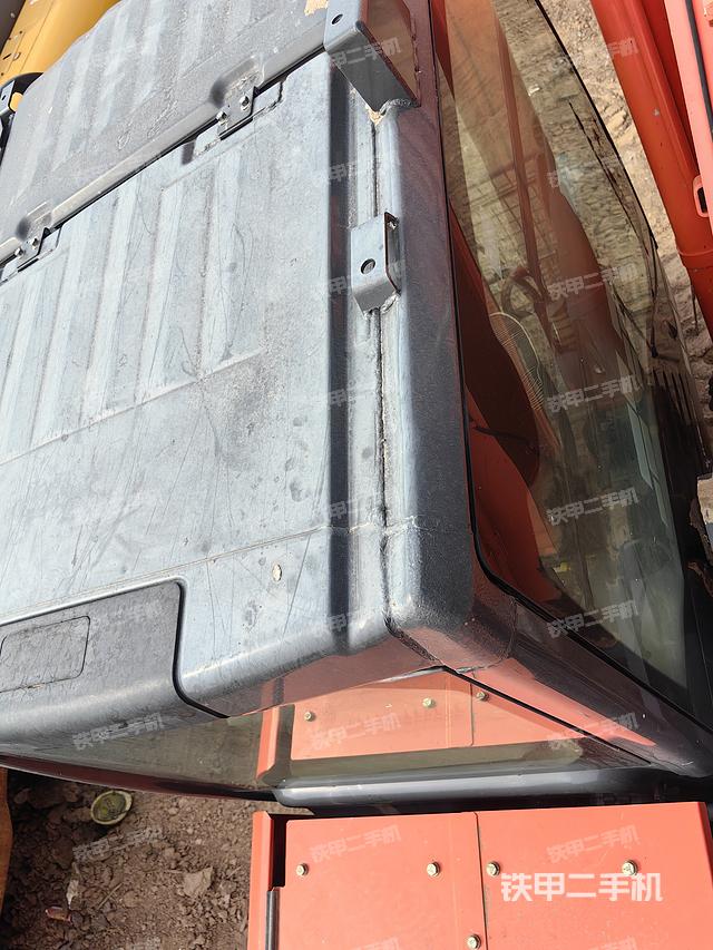 驾驶室顶部（整机外观）