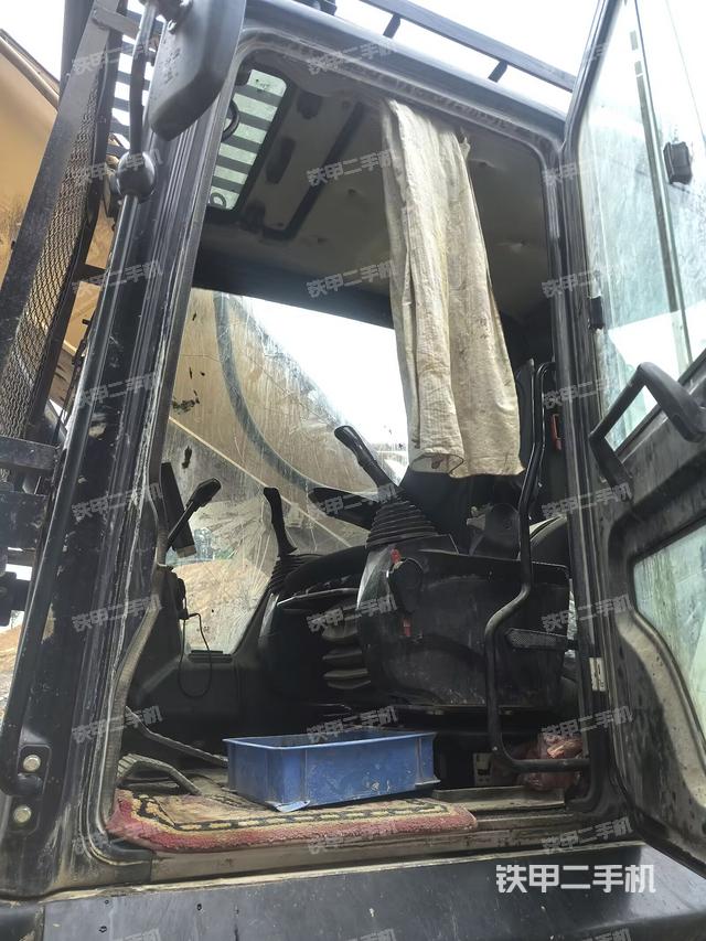 顶棚整体(驾驶室部分) 顶棚整体(驾驶室部分)