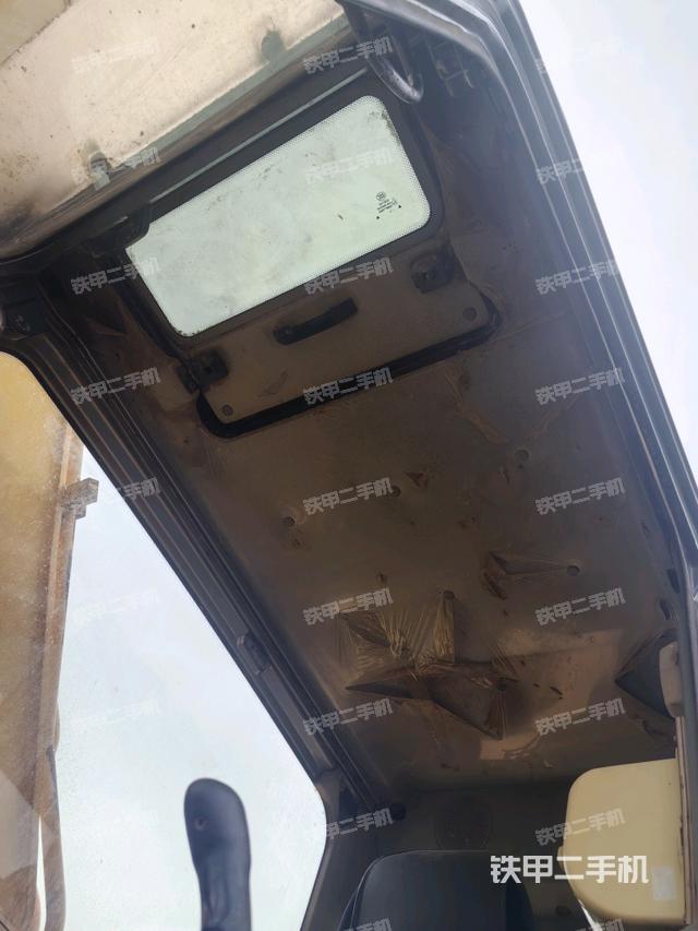 駕駛室頂部（整機外觀）