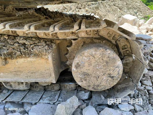 单侧履带整体(整机外观) 单侧履带整体(整机外观)