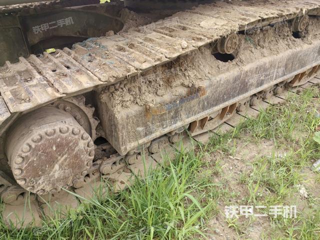 单侧履带整体(整机外观) 单侧履带整体(整机外观)