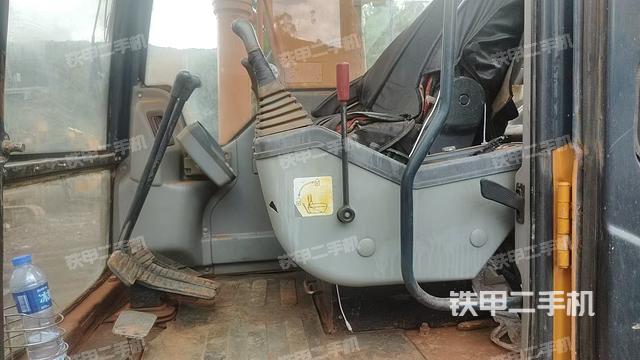 驾驶室整体(整机外观) 驾驶室整体(整机外观)