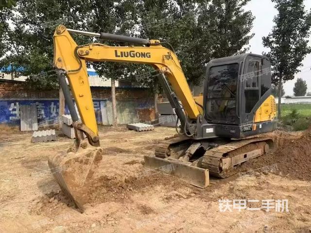 驾驶室整体(整机外观) 驾驶室整体(整机外观)