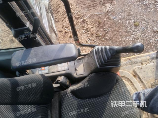 座椅右側(cè)控制臺/鑰匙門/油門/含右手柄（駕駛室部分）