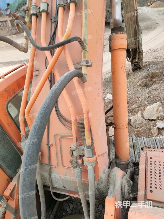 大臂背部俯视(工作和回转装置) 大臂背部俯视(工作和回转装置)