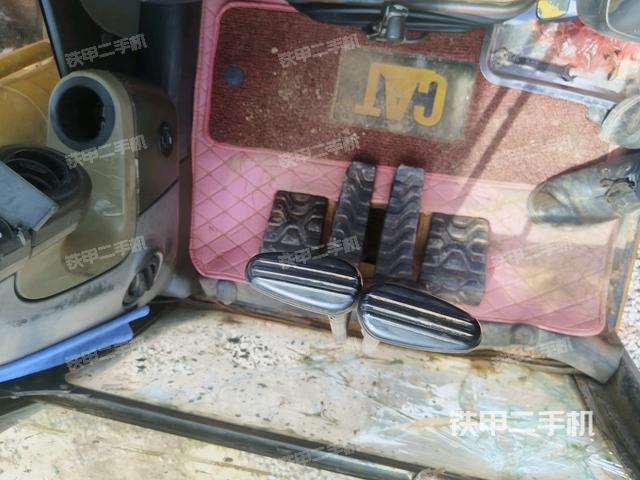 左后方玻璃角标(驾驶室部分) 左后方玻璃角标(驾驶室部分)