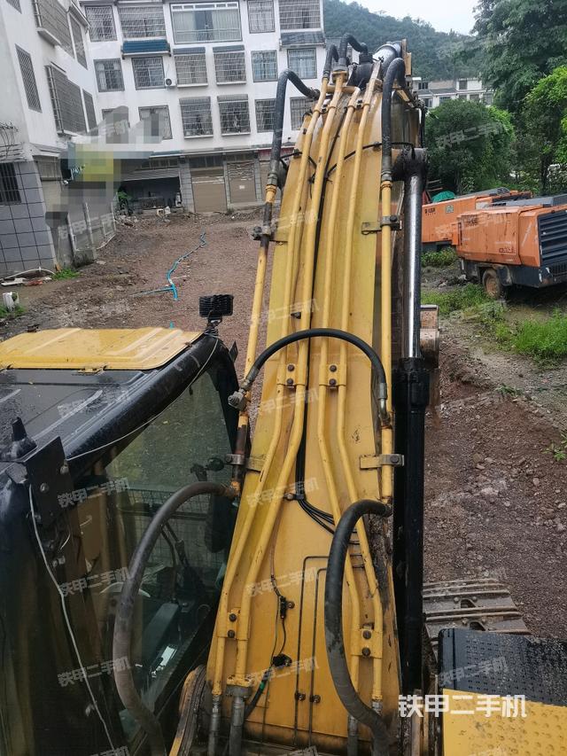 大臂背部俯视(工作和回转装置) 大臂背部俯视(工作和回转装置)