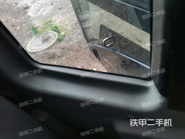 左后方玻璃角标(驾驶室部分) 左后方玻璃角标(驾驶室部分)