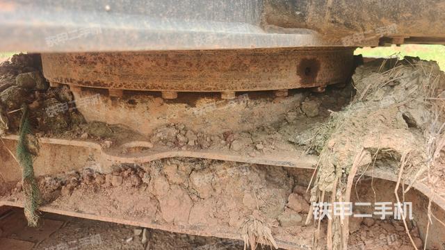 转盘和下车架正前(工作和回转装置) 转盘和下车架正前(工作和回转装置)