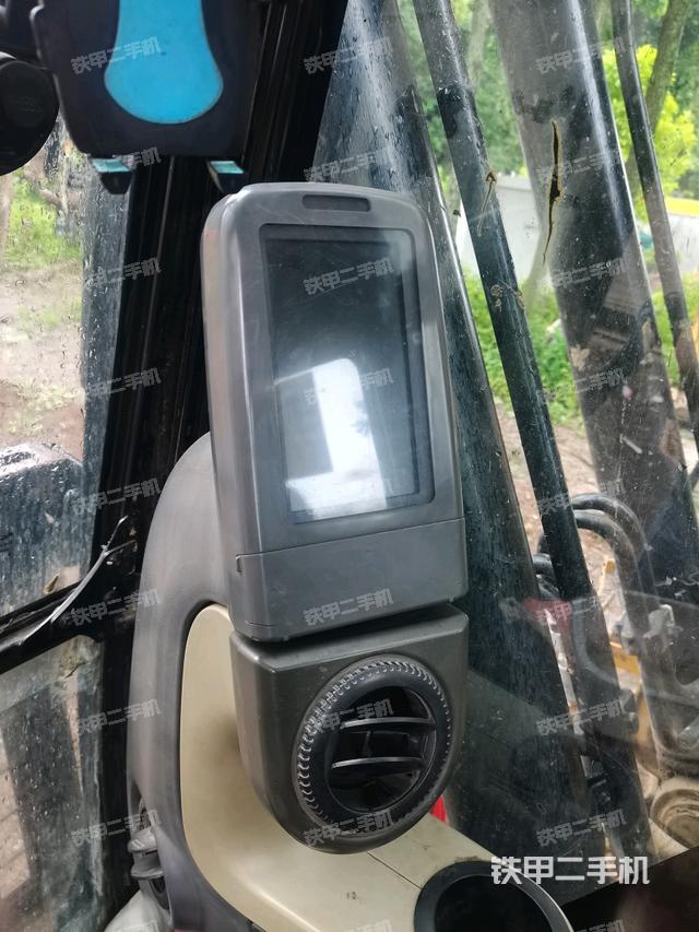 显示屏 (驾驶室部分) 显示屏 (驾驶室部分)