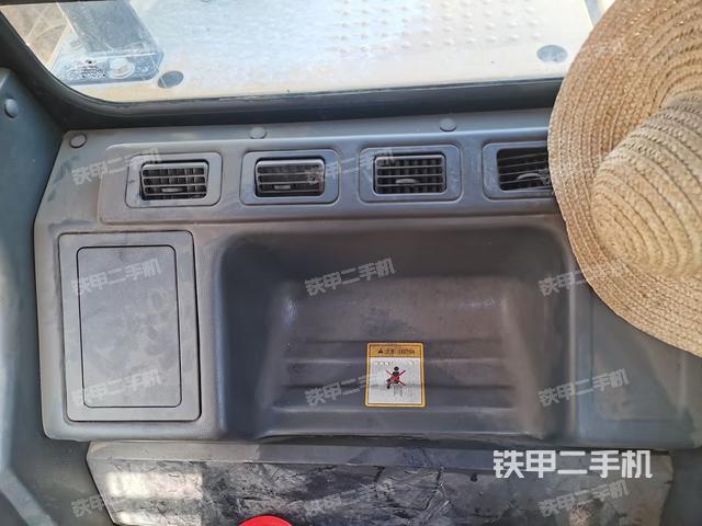 后窗玻璃角标(驾驶室部分) 后窗玻璃角标(驾驶室部分)