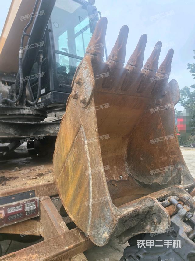 铲斗右后整体(工作和回转装置) 铲斗右后整体(工作和回转装置)