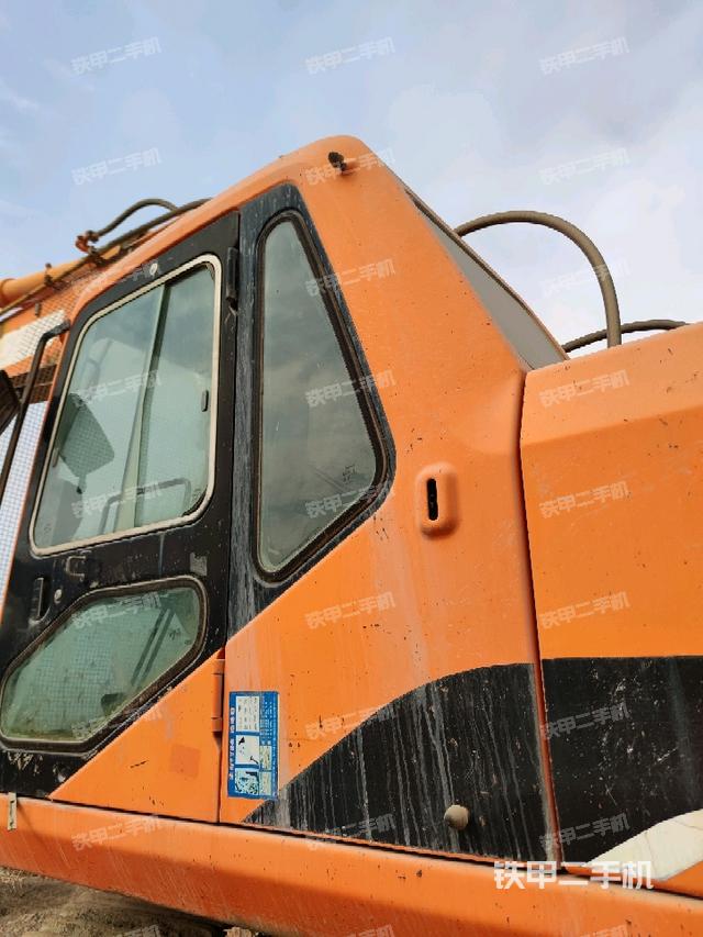 驾驶室左后45度(驾驶室部分) 驾驶室左后45度(驾驶室部分)