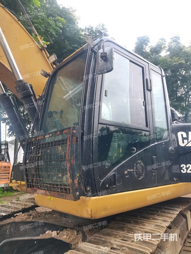 驾驶室左前45度(驾驶室部分) 驾驶室左前45度(驾驶室部分)