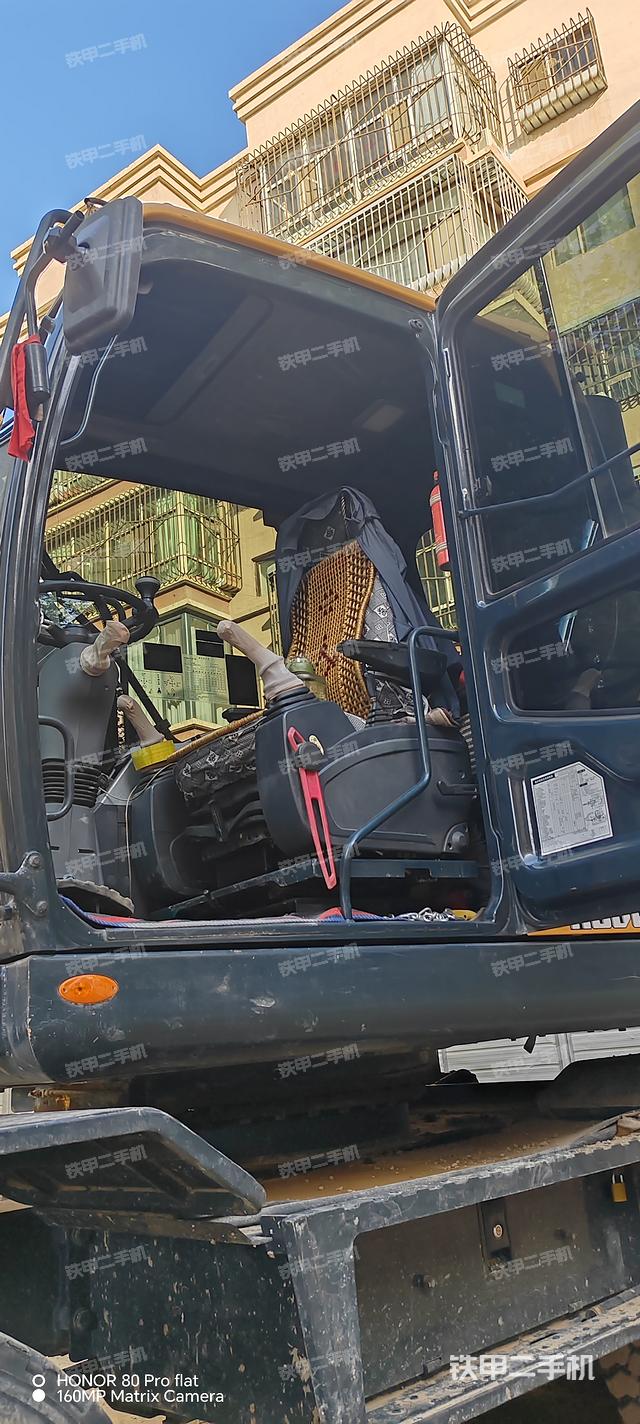 驾驶室整体(整机外观) 驾驶室整体(整机外观)