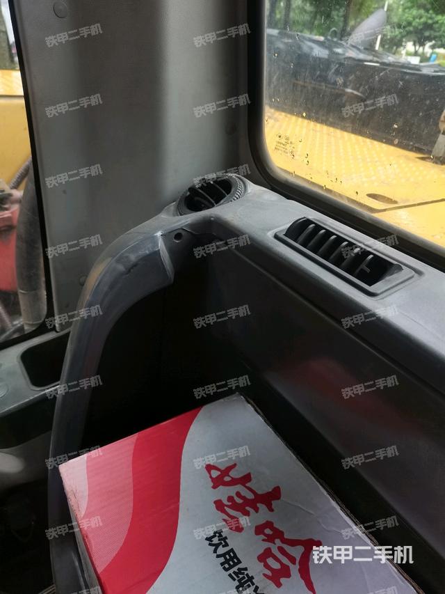 后窗玻璃角标(驾驶室部分) 后窗玻璃角标(驾驶室部分)