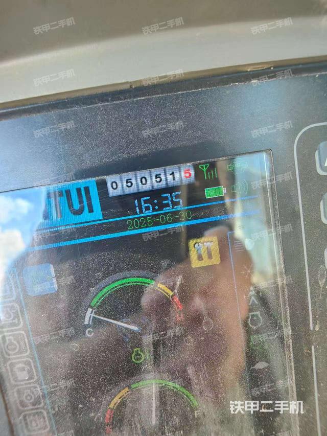 驾驶室整体(整机外观) 驾驶室整体(整机外观)